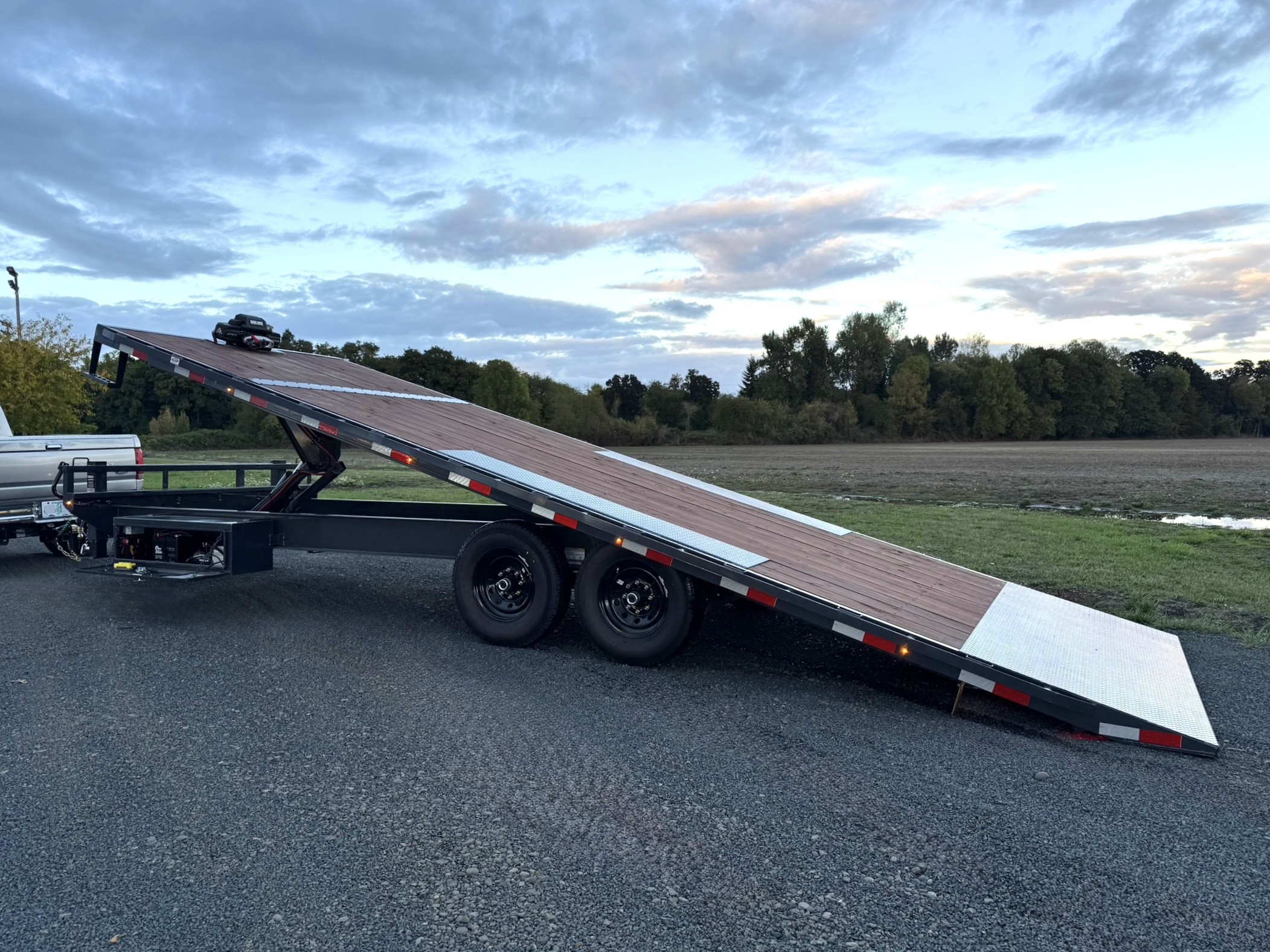 Deckover flatbed trailer rentals Portland Oregon - 24ft tilt trailers for heavy equipment hauling in Salem and Rickreall